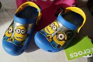 Depuis quelques temps la marque Crocs s\u0027est associée aux Minions pour faire des Crocs unique les Crocs Minions! Crocs est connue pour ses chaussures